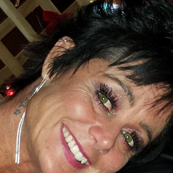 Meet your Posher, Sandra - Picture 1 of 1